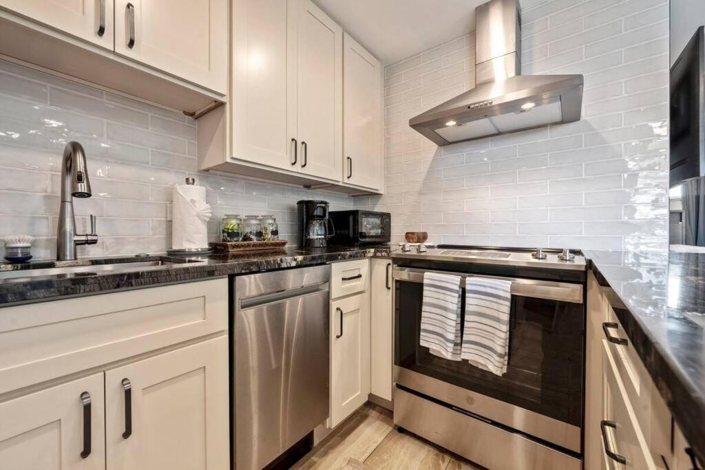 Hale Ono Loa 403- Top Floor, Ocean View, & Complete Modern Remodel Appartement Kahana Buitenkant foto