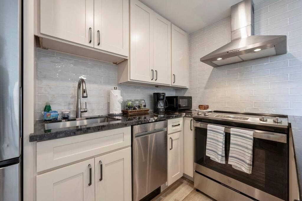 Hale Ono Loa 403- Top Floor, Ocean View, & Complete Modern Remodel Appartement Kahana Buitenkant foto