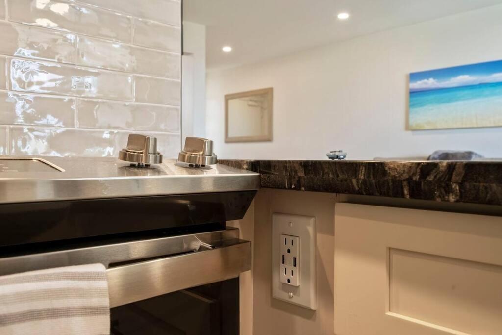 Hale Ono Loa 403- Top Floor, Ocean View, & Complete Modern Remodel Appartement Kahana Buitenkant foto