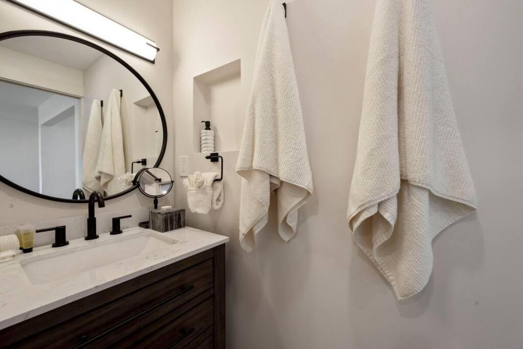 Hale Ono Loa 403- Top Floor, Ocean View, & Complete Modern Remodel Appartement Kahana Buitenkant foto