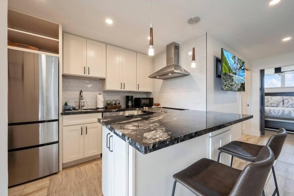 Hale Ono Loa 403- Top Floor, Ocean View, & Complete Modern Remodel Appartement Kahana Buitenkant foto
